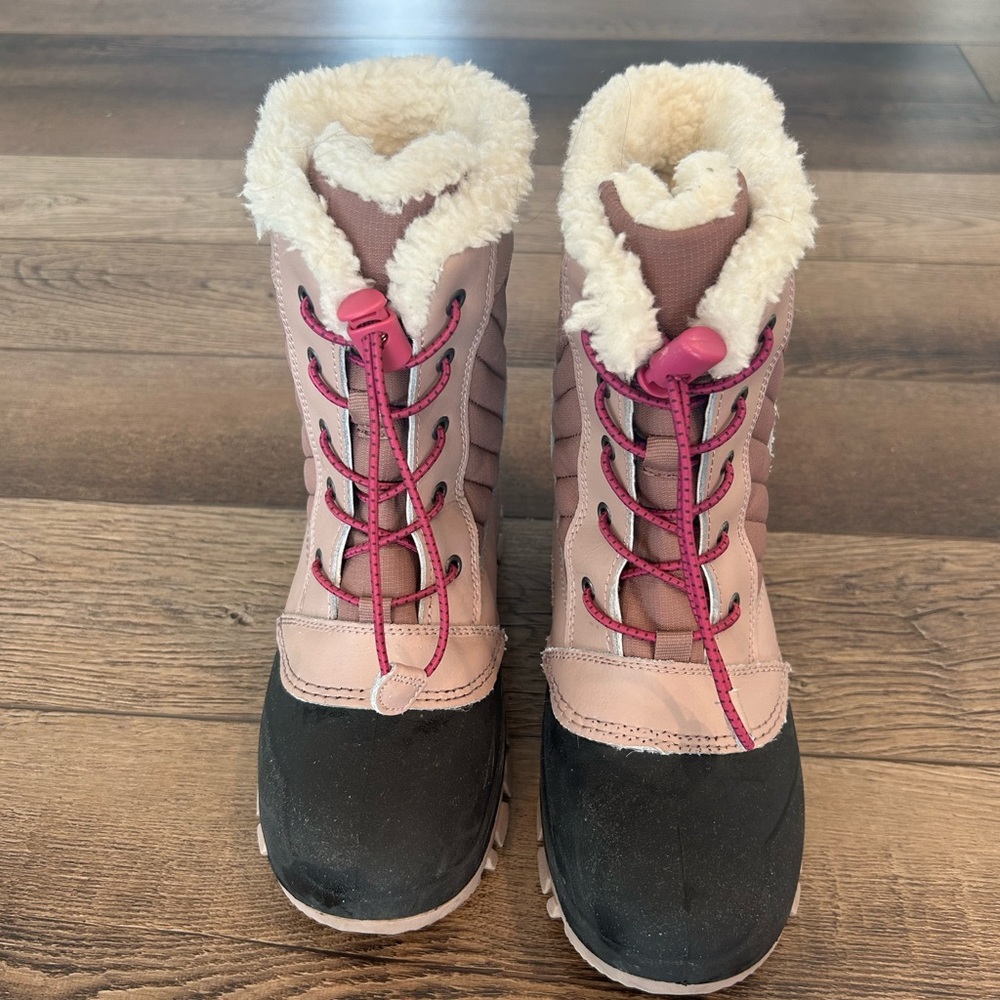 Snow boots